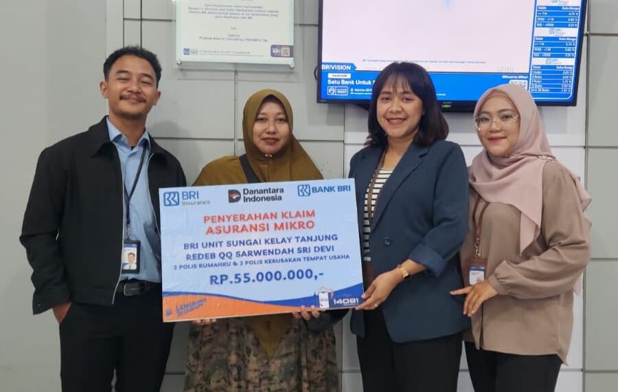 Wujud Komitmen Perlindungan Nasabah, BRI Unit Sungai Kelay Salurkan Klaim Asuransi Mikro