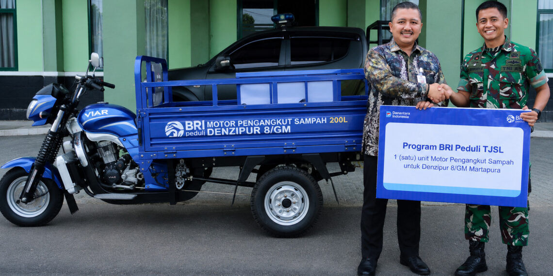 Sinergi Lingkungan: BRI Martapura Bantu Armada Pengangkut Sampah untuk Denzipur 8/GM